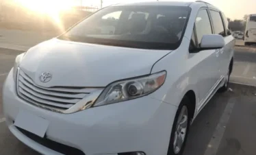8 Seater Car Rental in Abu Dhabi